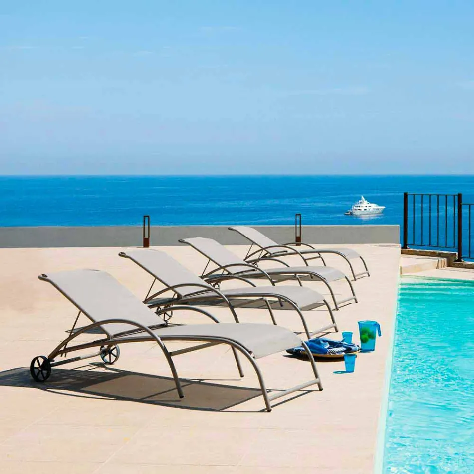 كرسيان طويلان خارجيان قابلان للتكديس مصنوعان من المعدن والقماش، صنعا في إيطاليا - بيرلو Viadurini