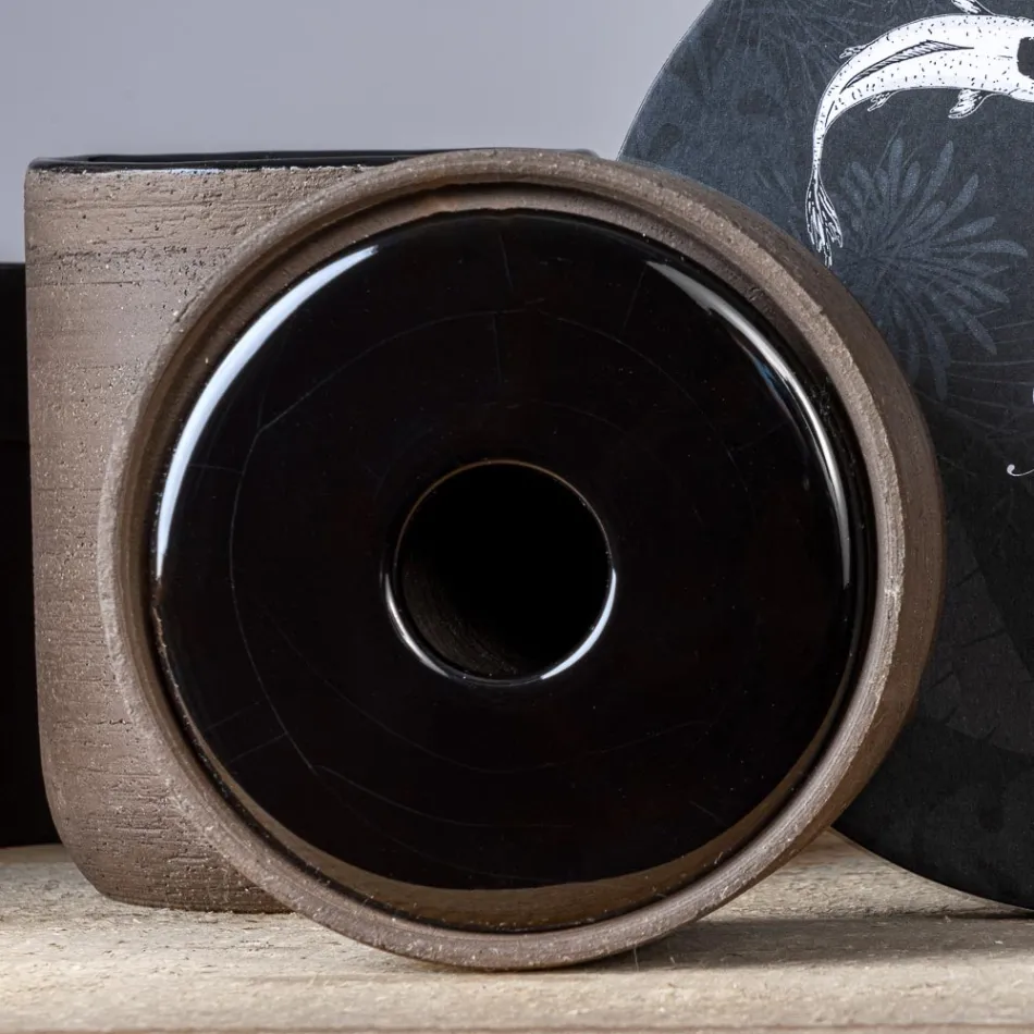 إكسسوارات الحمام الحديثة المصنوعة من الطين الأسود في إيطاليا - أنتونيلا Viadurini