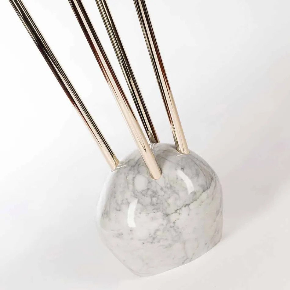 علاقة ملابس بقاعدة رخامية بتصميم زاك Viadurini