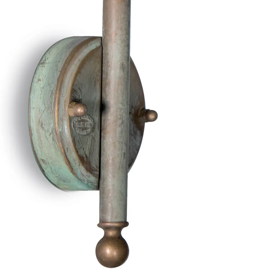 مصباح جداري خارجي من إلفيكو مصنوع من النحاس والزجاج الأوبال، ومصنف بمعيار IP44. Viadurini