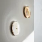 مصباح حائط من المعدن المطلي والزجاج مزين بخطوط متحدة المركز - هاكبيري Viadurini