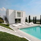 تصميم كرسي استرخاء خارجي من البولي إيثيلين الأبيض صنع في إيطاليا - إرفين Viadurini