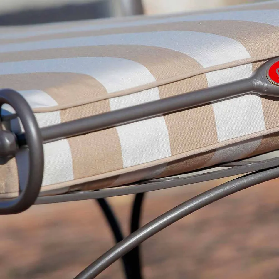 كرسي استرخاء خارجي مصنوع من الحديد والقماش المصنوع يدويًا في إيطاليا - استرخِ Viadurini