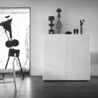 خزانة جانبية بتصميم مكون من نموذجين من الأزهار باللون الأبيض أو الأسود أو الذهبي Viadurini