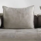 كرسي كاردو بتصميم عصري، منجد بالجلد Viadurini