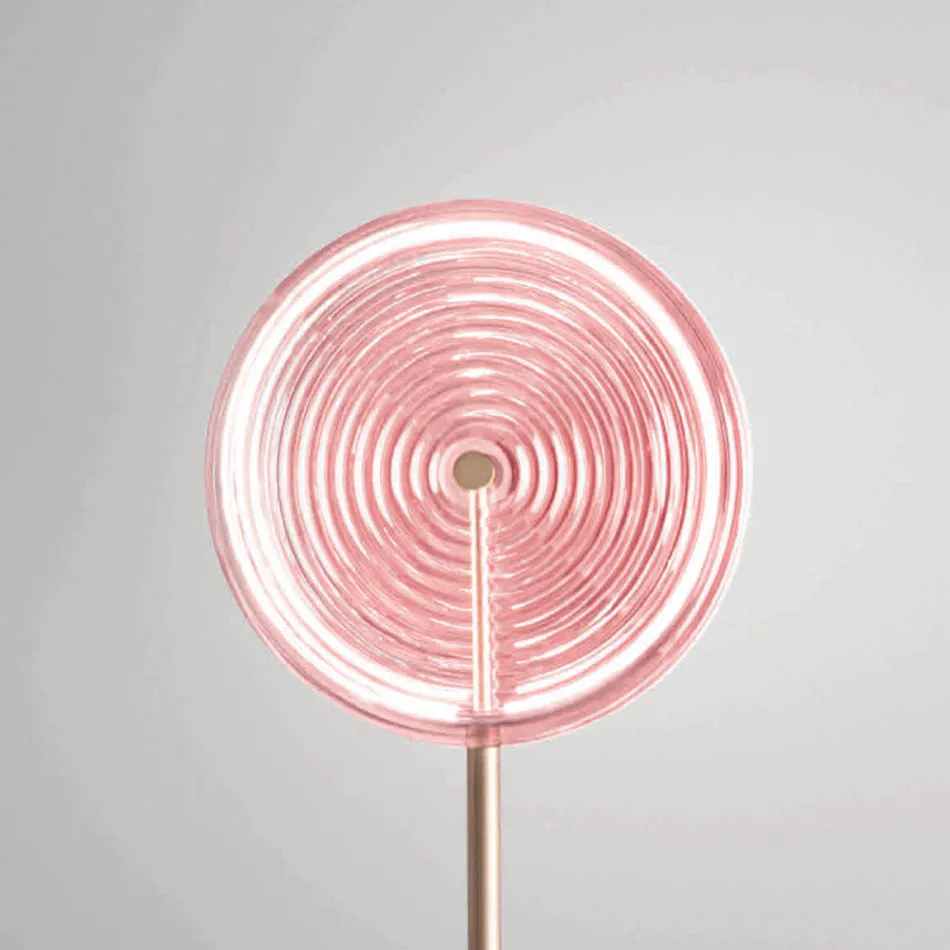 مصباح أرضي من المعدن والزجاج مزين بخطوط متحدة المركز - هاكبيري Viadurini