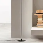 مصباح أرضي من المعدن المطلي باللون الأسود مع إضاءة ليد - برتقالي Viadurini