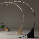 مصباح أرضي من المعدن المطلي مع إضاءة LED قابلة للتعتيم - أوكالبتوس Viadurini