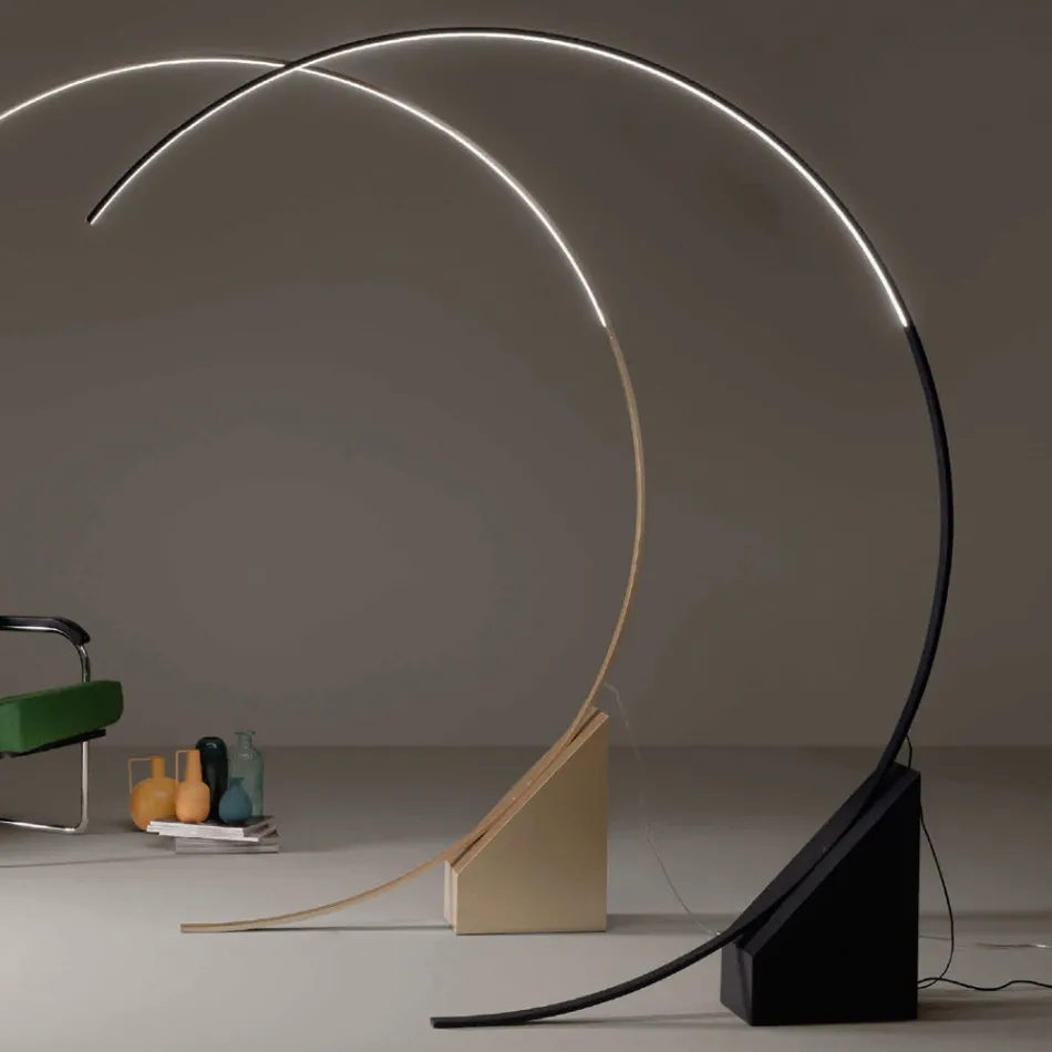 مصباح أرضي من المعدن المطلي مع إضاءة LED قابلة للتعتيم - أوكالبتوس Viadurini