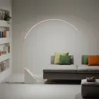 مصباح أرضي من المعدن المطلي مع إضاءة LED قابلة للتعتيم - أوكالبتوس Viadurini