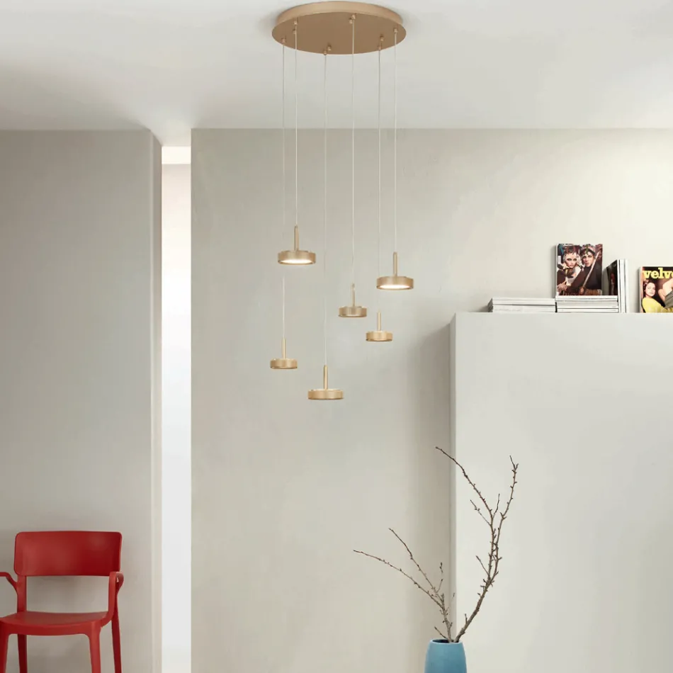 ثريا بستة مصابيح LED وقاعدة دائرية من المعدن المطلي بالذهب - هورنبيم Viadurini