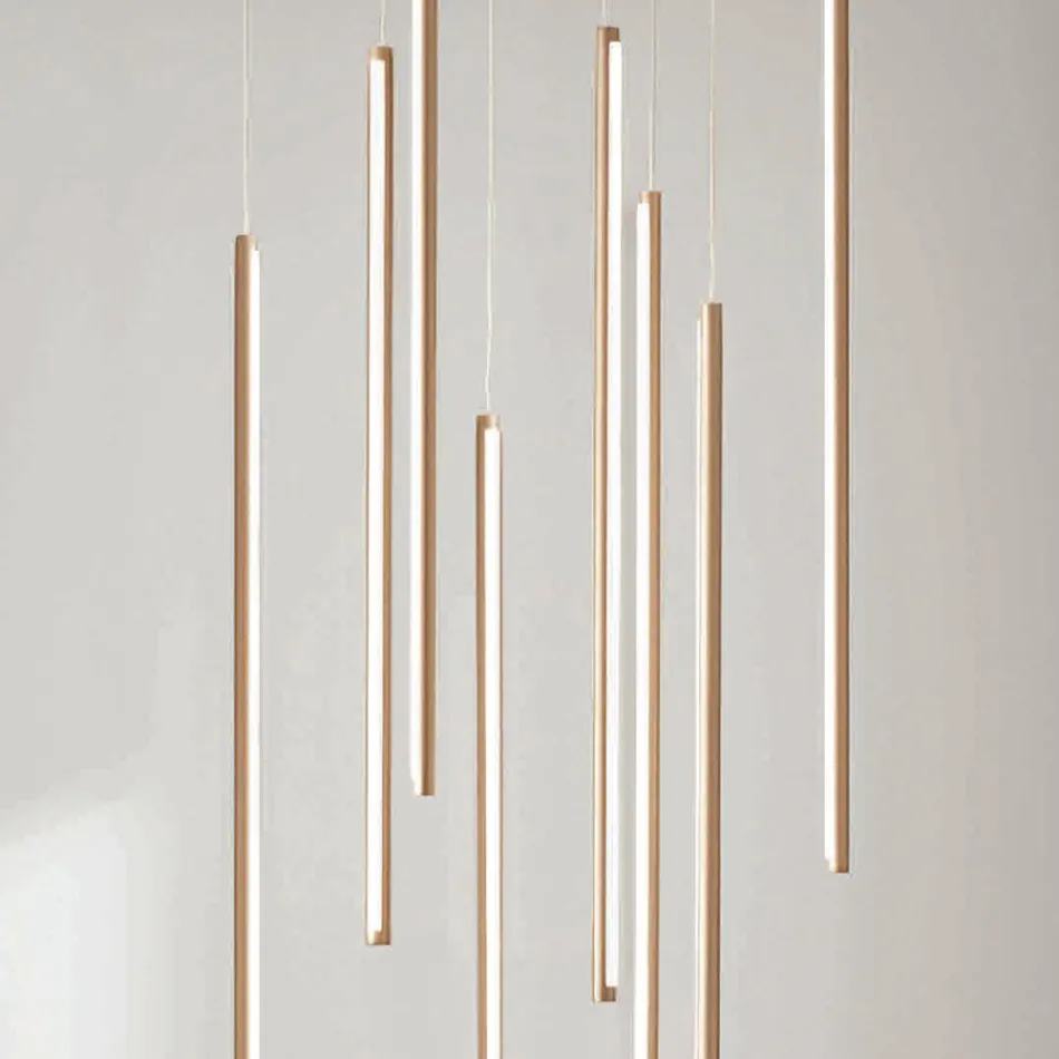 ثريا بـ 8 مصابيح LED من المعدن المطلي بالذهب وكابلات قابلة للتعديل - برتقالي Viadurini