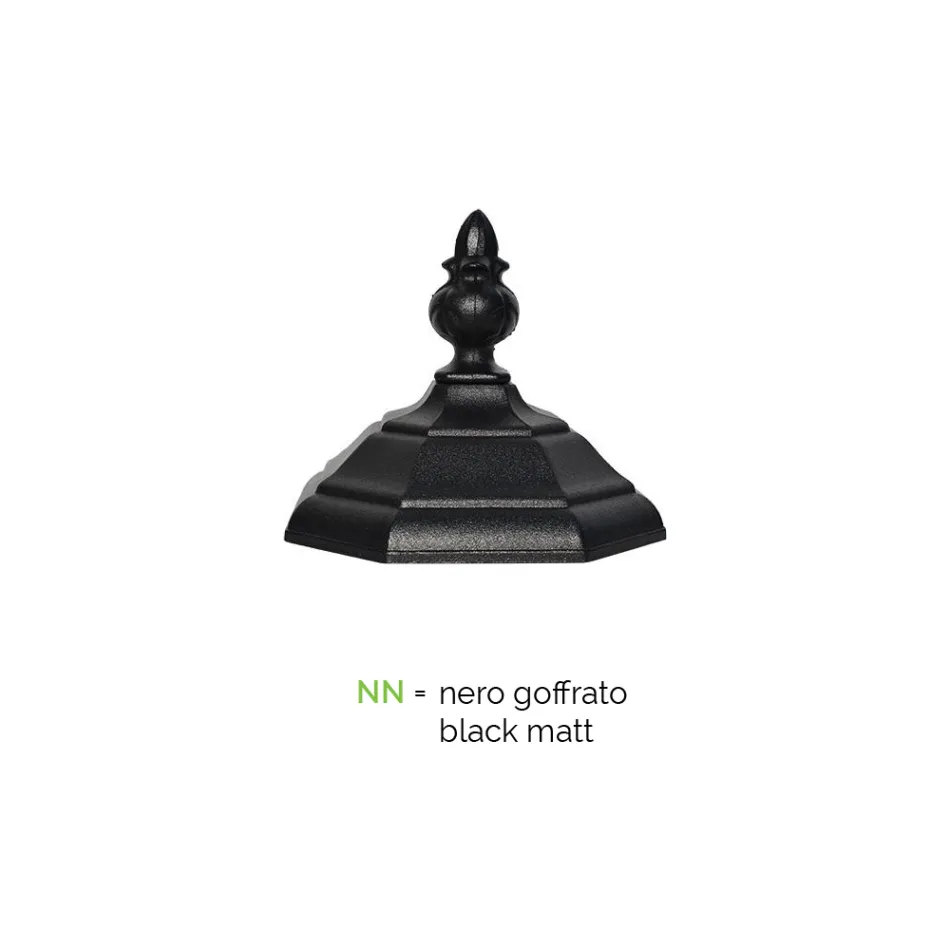 عمود إنارة بثلاث مصابيح على الطراز العتيق من الألومنيوم، صنع في إيطاليا - ليونا Viadurini