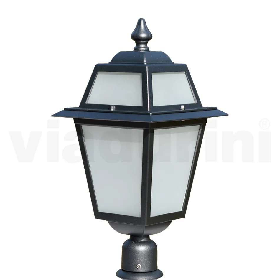 عمود إنارة للحديقة بارتفاع 76.5 سم مصنوع من الألومنيوم الرمادي والزجاج المصقول بالرمل - Elric Viadurini