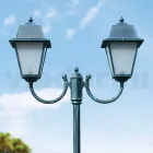 عمود إنارة عتيق بمصباحين من الألومنيوم والزجاج، صنع في إيطاليا - دوروتي Viadurini