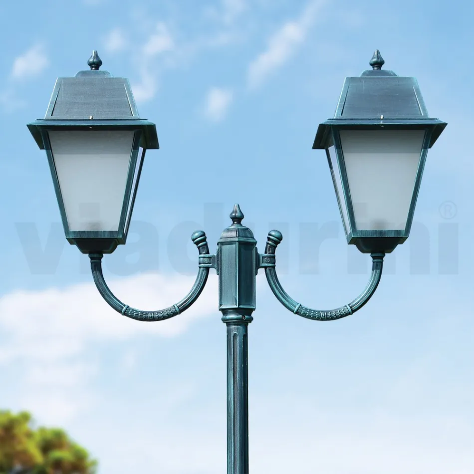 عمود إنارة عتيق بمصباحين من الألومنيوم والزجاج، صنع في إيطاليا - دوروتي Viadurini