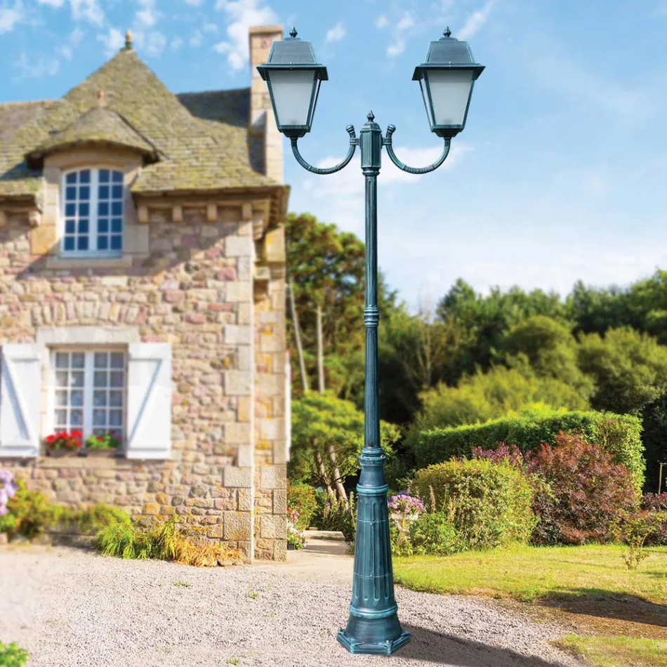 عمود إنارة عتيق بمصباحين من الألومنيوم والزجاج، صنع في إيطاليا - دوروتي Viadurini