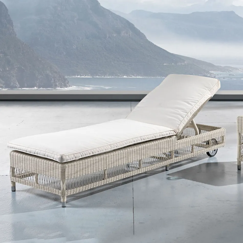 سرير تشمس خارجي بعجلات من البولي راتان المنسوج يدويًا - جيجي Viadurini