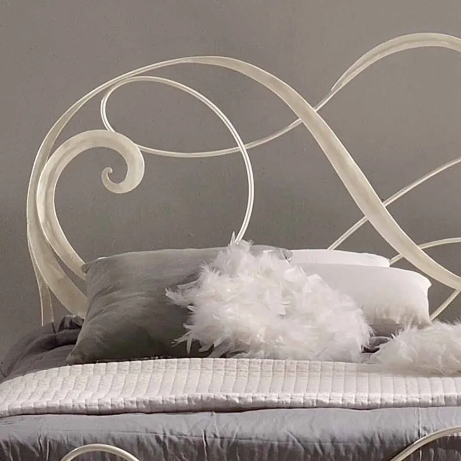 double bed in wrought iron with Athena treble clef decoration Viadurini