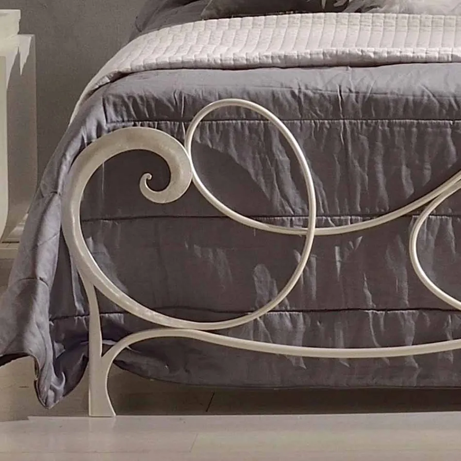 double bed in wrought iron with Athena treble clef decoration Viadurini