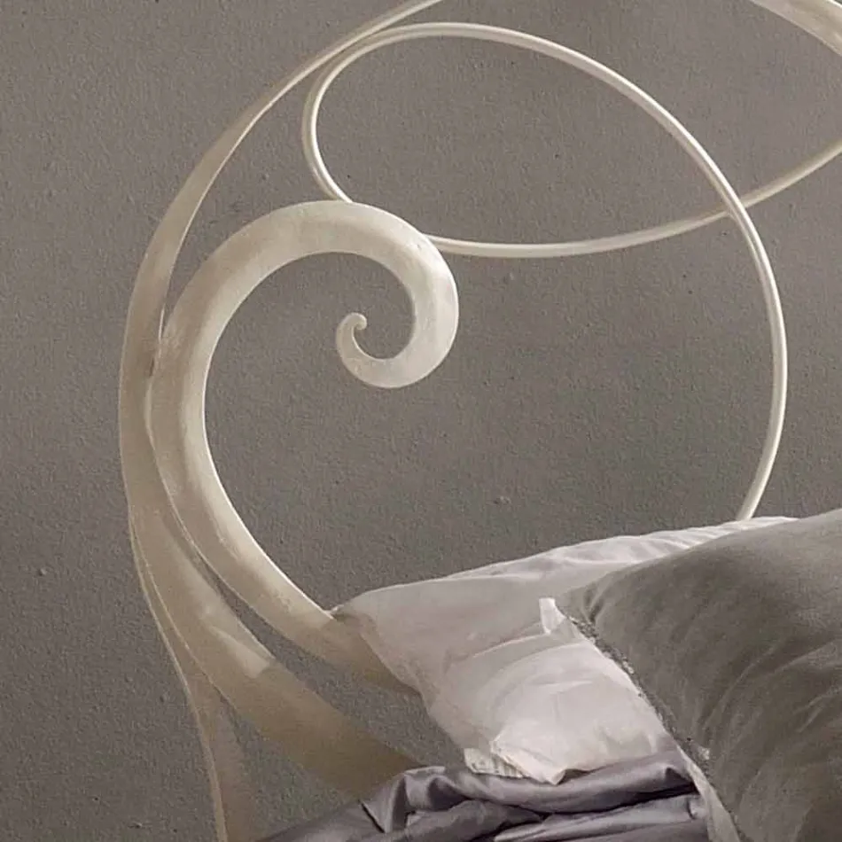 double bed in wrought iron with Athena treble clef decoration Viadurini