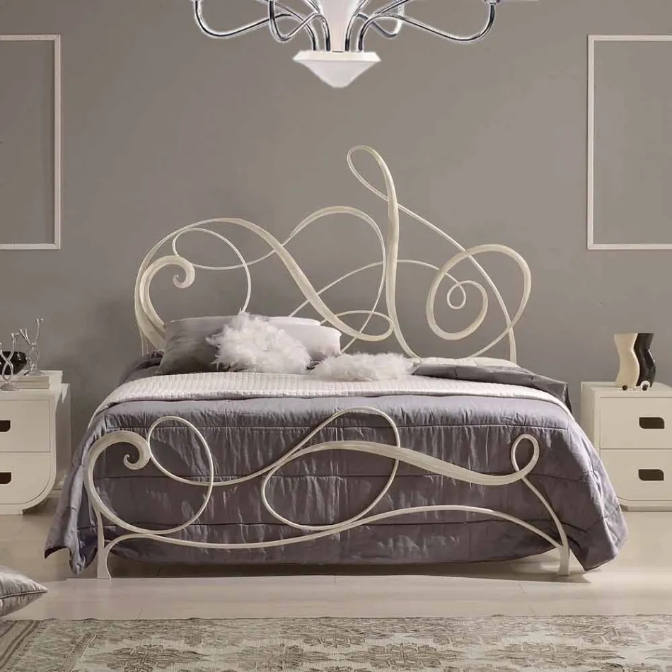 double bed in wrought iron with Athena treble clef decoration Viadurini
