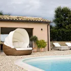 كرسي استلقاء للتشمس في الحديقة مع مظلة من البولي راتان - كولين Viadurini