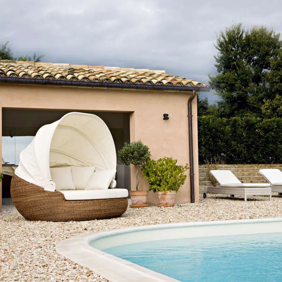 كرسي استلقاء للتشمس في الحديقة مع مظلة من البولي راتان - كولين Viadurini
