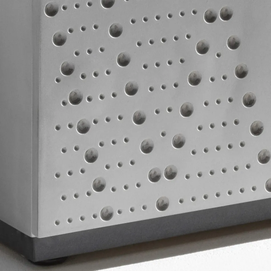 خزانة جانبية بثلاثة أبواب وثلاثة أرفف داخلية، مزينة بزخارف من الألومنيوم المصبوب - سكوربيون Viadurini