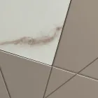 خزانة جانبية بأربعة أبواب مصنوعة من خشب MDF مطليّ، مزينة بنقوش بانتوغراف وحشوات زجاجية بتأثير الرخام - دانيلا Viadurini