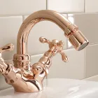 خلاط بيديه بتصميم عتيق بفتحة واحدة مصنوع من النحاس في إيطاليا - كلاريسا Viadurini