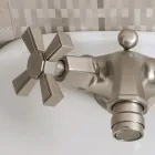 خلاط بيديه بفتحة واحدة من النحاس، طراز عتيق، صنع في إيطاليا - سيلفانا Viadurini