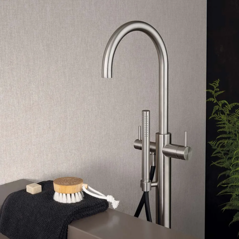 خلاط حوض استحمام خارجي قائم على الأرضية مصنوع من الفولاذ المقاوم للصدأ AISI 316L - Claws Viadurini