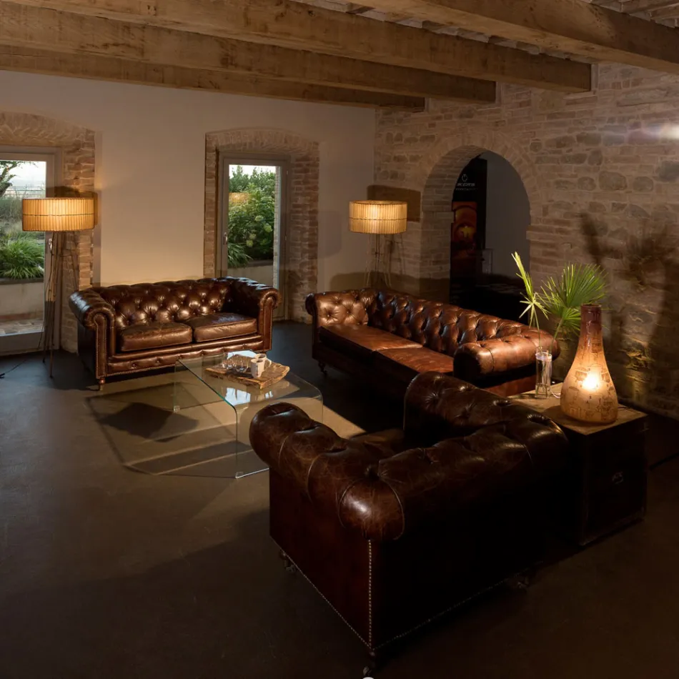 كرسي بذراعين لغرفة المعيشة مصنوع من الجلد العتيق بتأثير عتيق مع عجلات ومساند للذراعين - ختم Viadurini