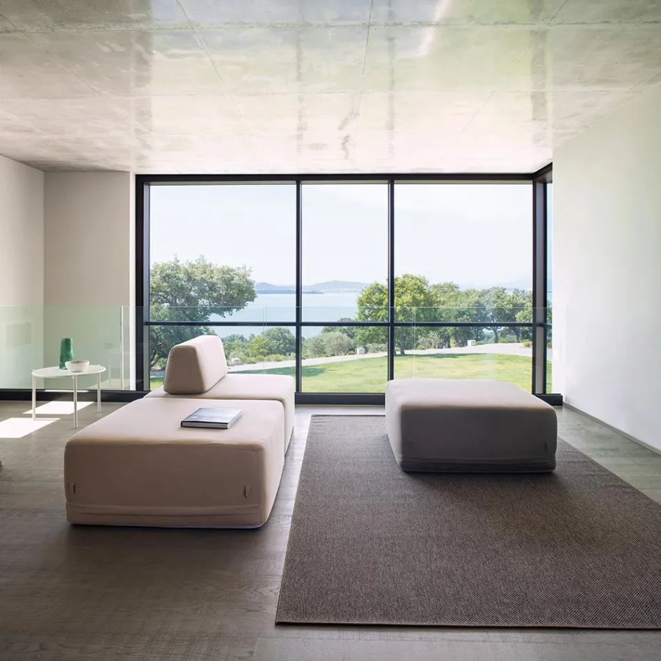 كرسي بذراعين مربع لغرفة المعيشة، مُنجّد بقماش، صنع في إيطاليا - ليليوم Viadurini