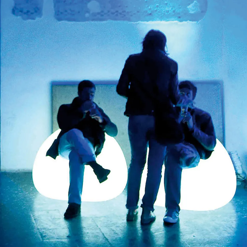 كرسي خارجي مضيء بذراعين مزود بإضاءة LED مصنوع من البولي إيثيلين، صنع في إيطاليا - إرفين Viadurini