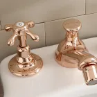 صنبور بيديه بتصميم عتيق من النحاس بثلاث فتحات، صنع في إيطاليا - كلاريسا Viadurini