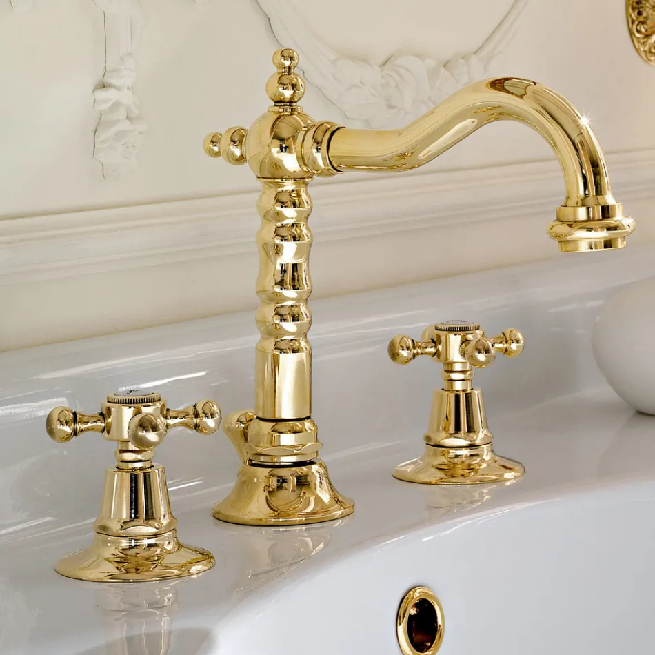 حنفية حوض بتصميم عتيق بثلاث فتحات مصنوعة من النحاس في إيطاليا - أورسولا Viadurini