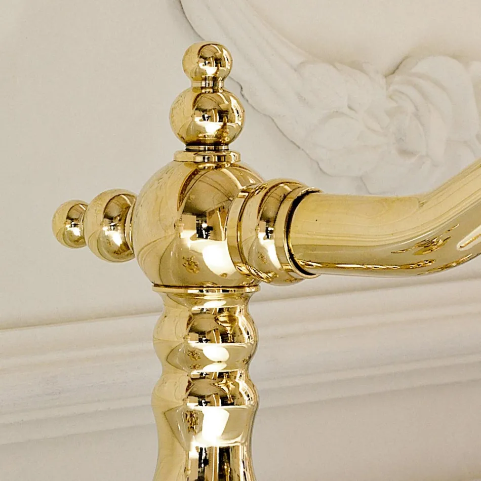 حنفية حوض بتصميم عتيق بثلاث فتحات مصنوعة من النحاس في إيطاليا - أورسولا Viadurini