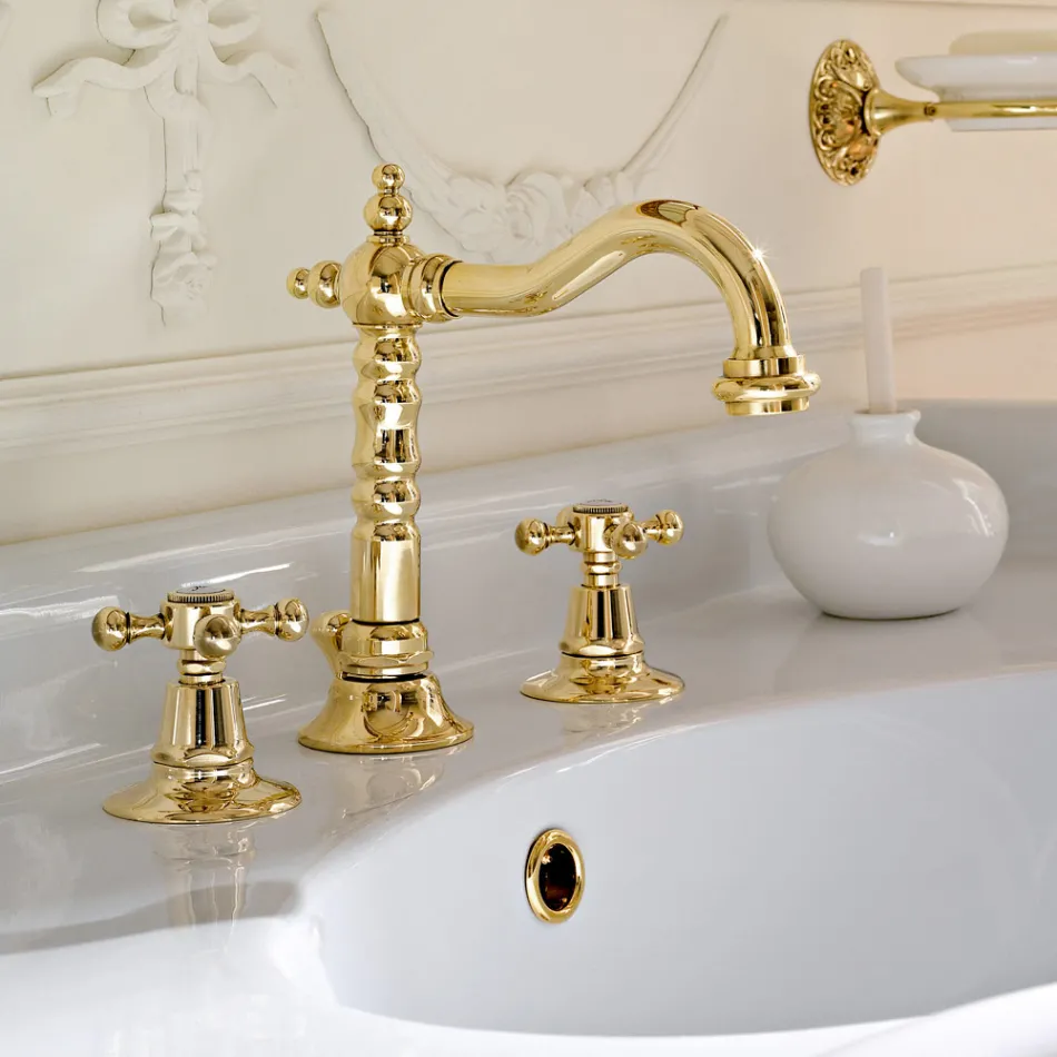 حنفية حوض بتصميم عتيق بثلاث فتحات مصنوعة من النحاس في إيطاليا - أورسولا Viadurini