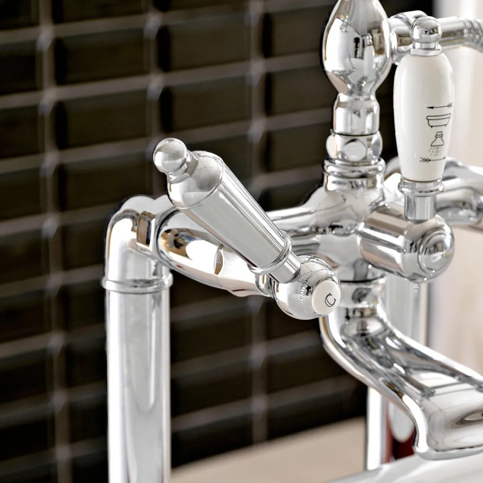 حنفية حوض استحمام أرضية مع دش نحاسي، صنع في إيطاليا - نوريانا Viadurini