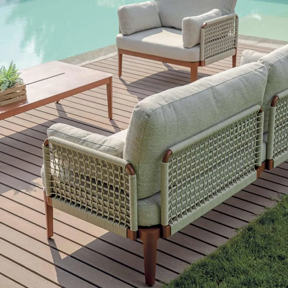 غرفة معيشة مكونة من كرسيين بذراعين وأريكة وطاولة قهوة من الألومنيوم - سيمفوني Viadurini