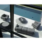 غرفة معيشة خارجية مع أريكة وكرسيين بذراعين من القماش صنع في إيطاليا - سوكي Viadurini