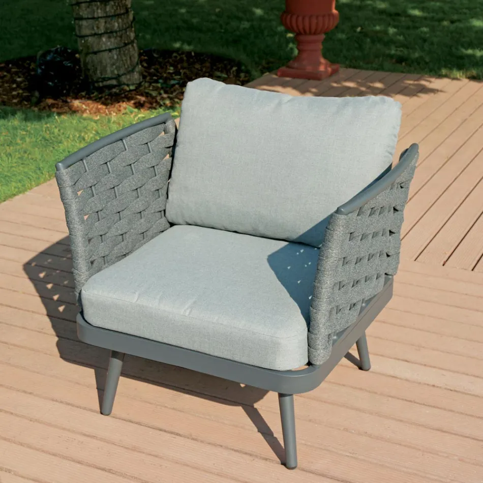 غرفة معيشة خارجية مع طاولة قهوة من الألومنيوم بألوان مختلفة - هارموني Viadurini