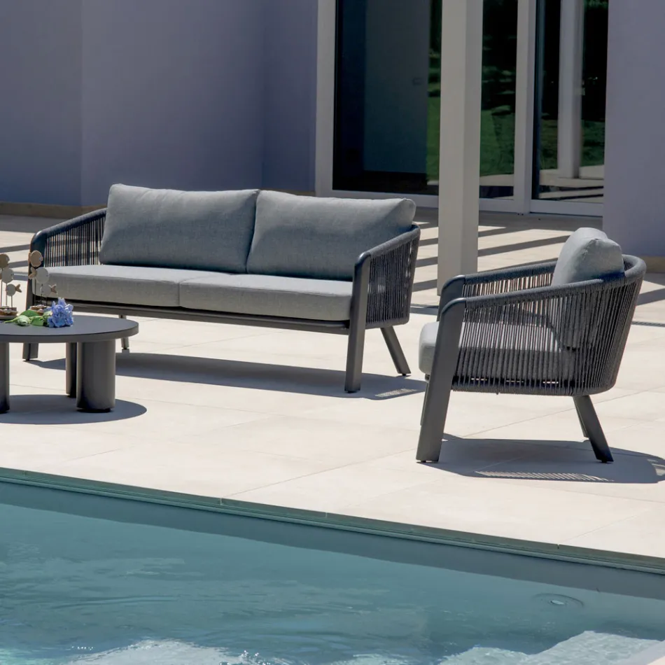 طقم صالة حديقة من سمريا مصنوع من الألومنيوم والحبال المنسوجة مع وسائد Viadurini