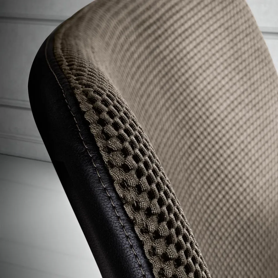 كرسي بمسند للقدمين من قماش فولكانو وأرجل معدنية صنع في إيطاليا - أماني Viadurini