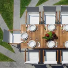 كرسي حديقة قابل للتكديس مصنوع من الألومنيوم الأبيض مع مساند للذراعين - ليونيل Viadurini