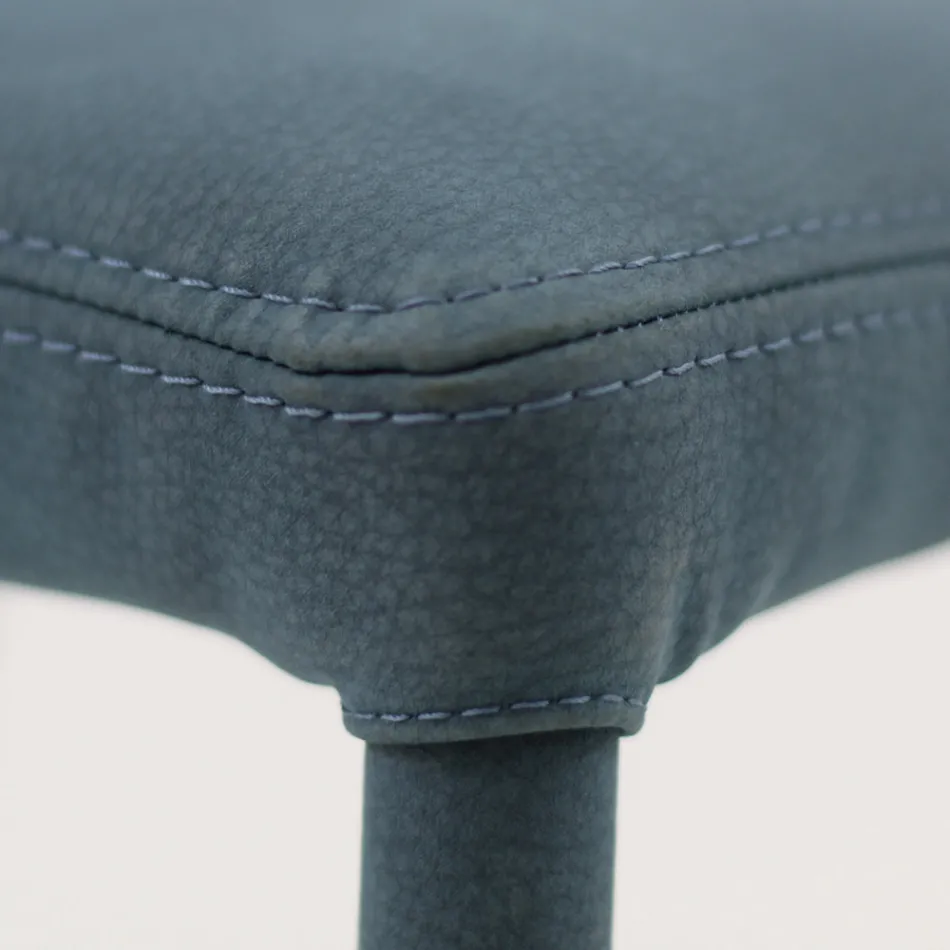 كرسي طعام مُنجّد بالكامل من الجلد الصناعي، صنع في إيطاليا - Eloi Viadurini