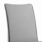 كرسي غرفة المعيشة مُنجّد ومُطلي بأرجل مصنوعة في إيطاليا - كاتانيا Viadurini