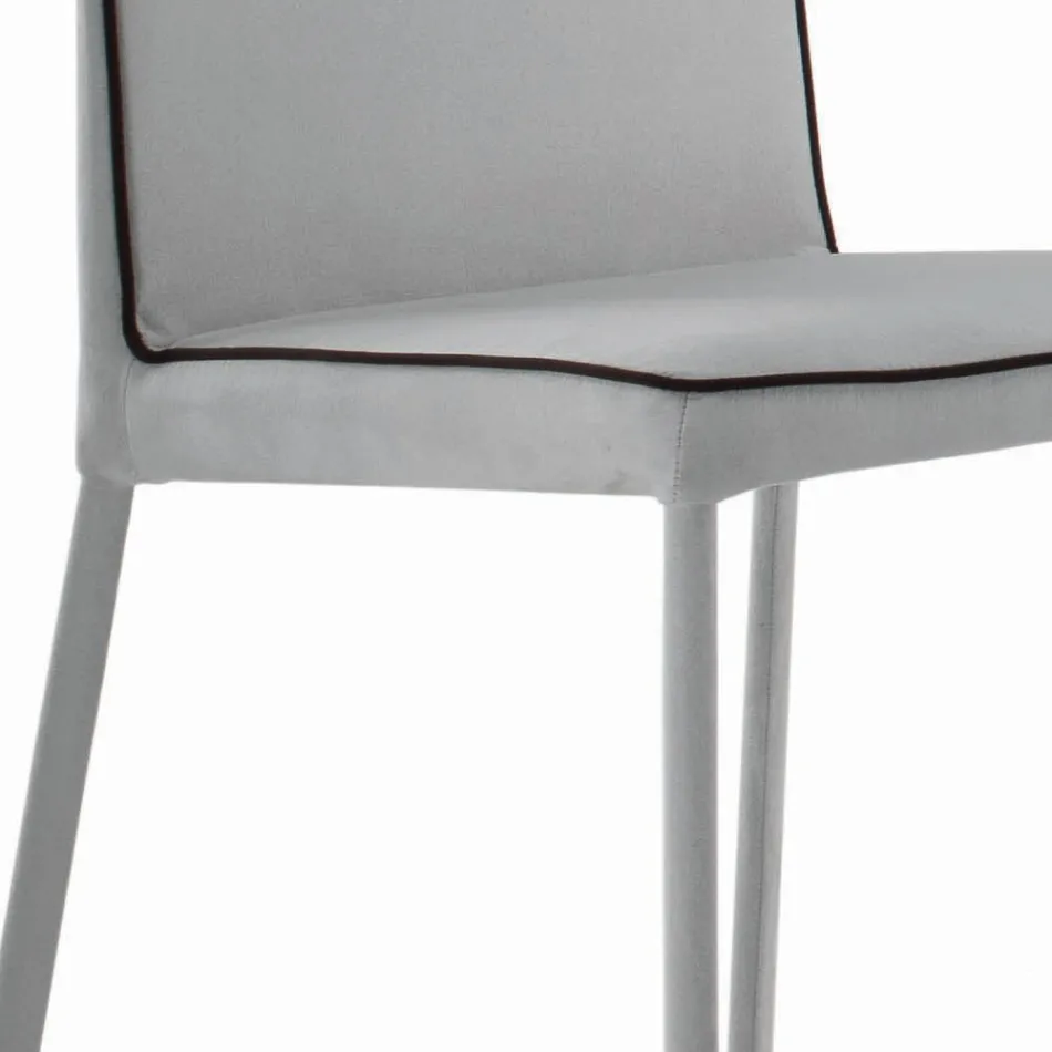 كرسي غرفة المعيشة مُنجّد ومُطلي بأرجل مصنوعة في إيطاليا - كاتانيا Viadurini